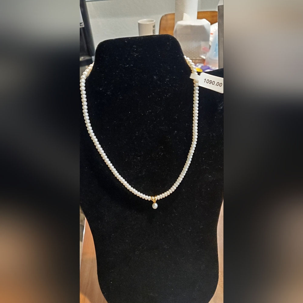 Elegant 18k Mikimoto  Pearl Necklace